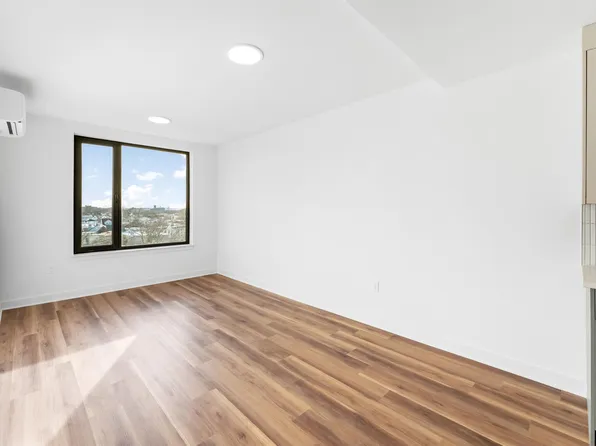 873 Communipaw Avenue image 6 of 19