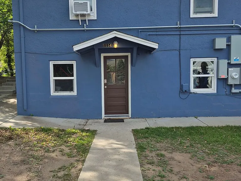 Walk to Clear Creek & School of Mines 2BR Garden Level with Utilities Included! — Photo 2