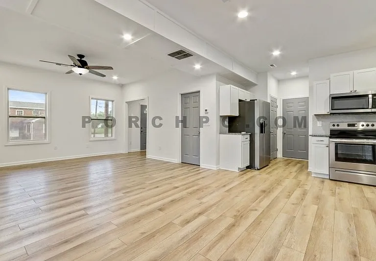 105 W Callahan St — Photo 6