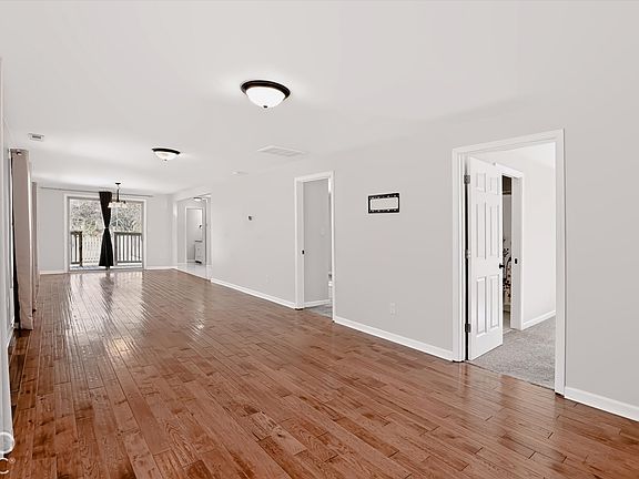 5th image of 4855 Hillside Ave