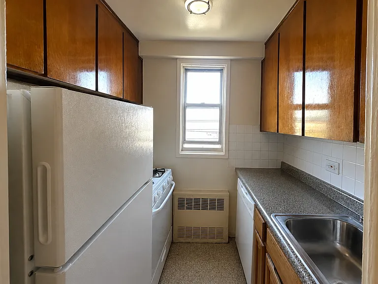 630 Ocean Ave #9C — Photo 2