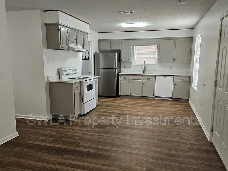 3 bed, 2.0 bath, 1000 sqft, $1,400 — Photo 2