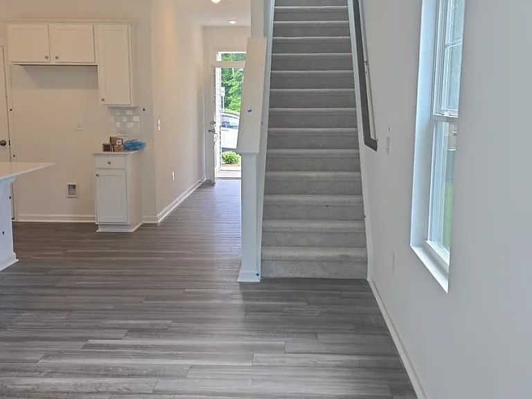 525 Fran Dr — Photo 3