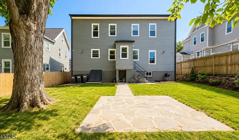 484 Lincoln Pl — Photo 13