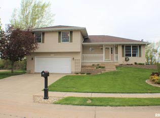 6304 Silver Creek Dr, Davenport, IA 52806