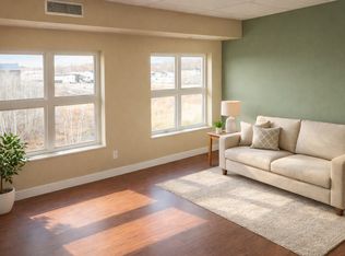 60 Shore St #303, Winnipeg, MB R3T2C8