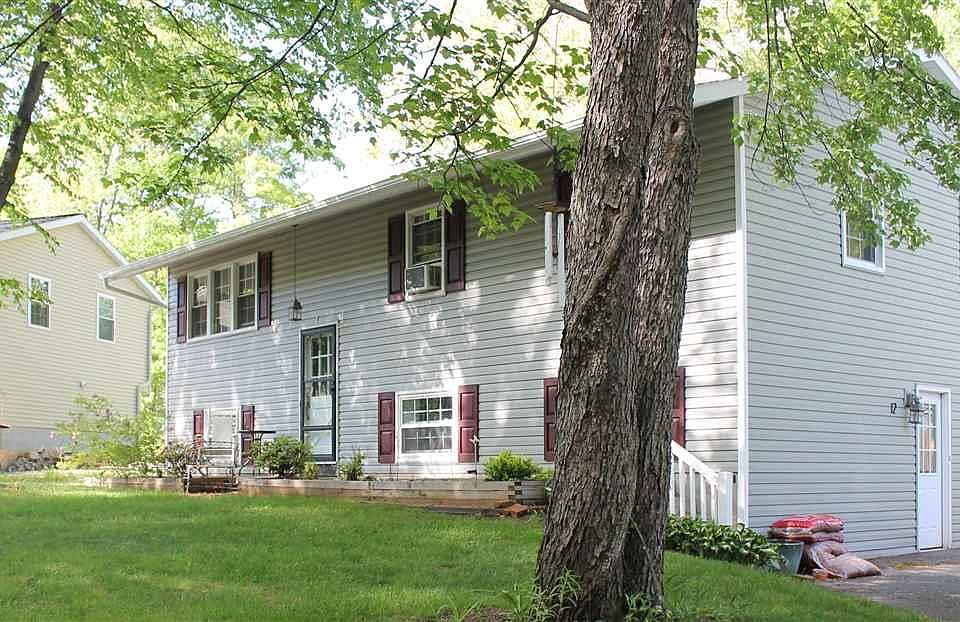 1st image of 12 Deerleap Pl