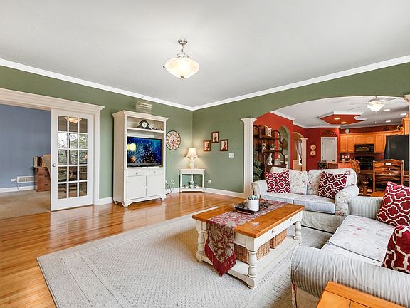 3rd image of 25800 Meadowland Cir