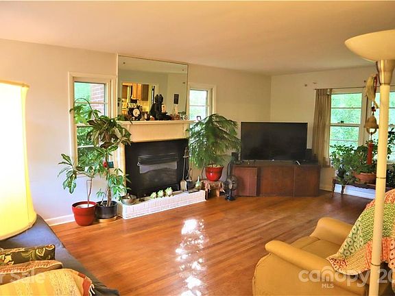 3rd image of 1531 Dawnview Dr