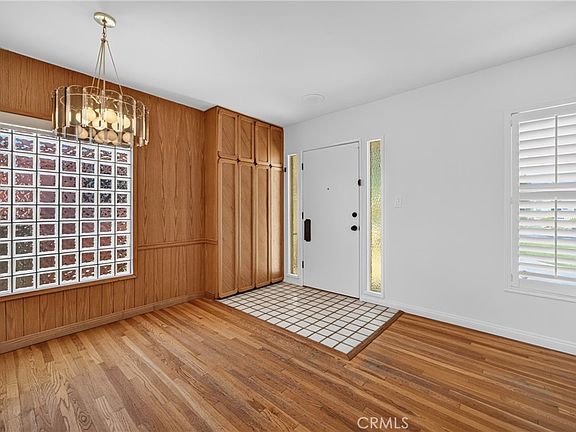 3rd image of 17640 Kittridge St
