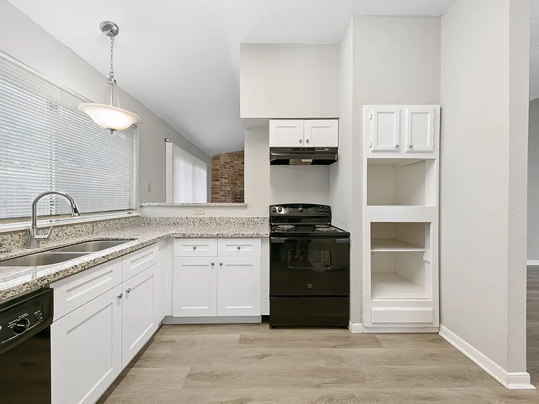 10530 Rippling Fields Dr — Photo 15