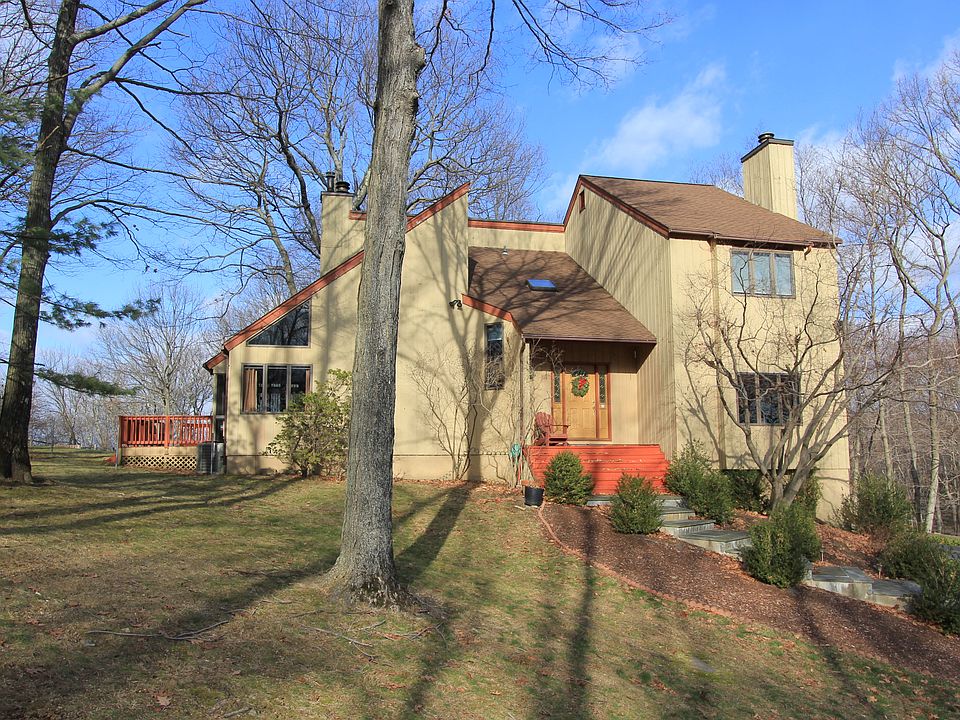 1st image of 6 Pinetree Dr