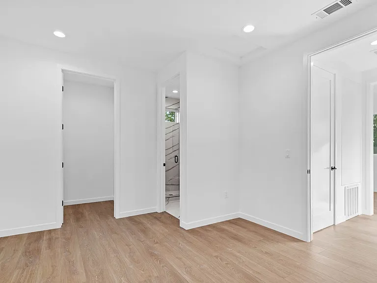 6846 Cedros Ave — Photo 20