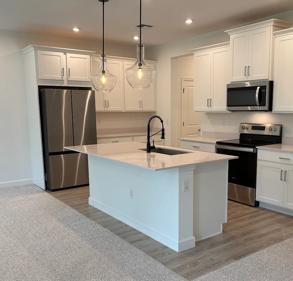3 bed, 1916 sqft, $2,700 — Photo 2
