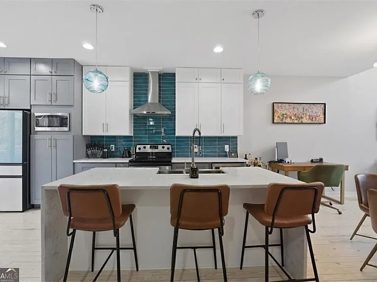 1250 Breuer Mews NW — Photo 5
