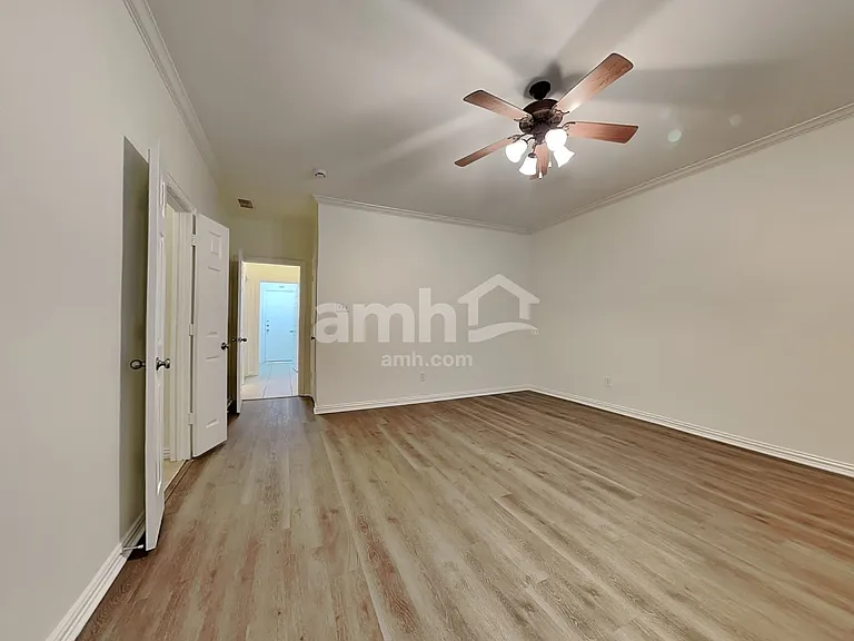 8001 Amesbury Ln — Photo 15