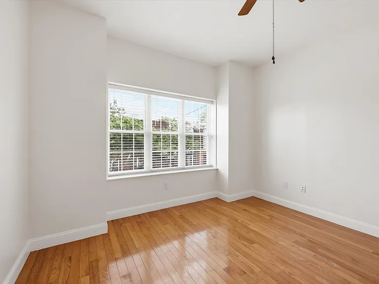 2653 S 6th St — Photo 14