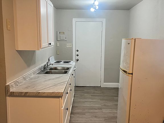 2nd image of 1204 Bernard St #1