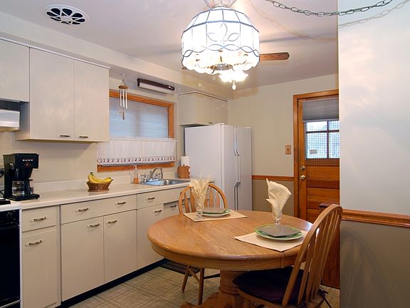 4th image of 10241 S Avenue H