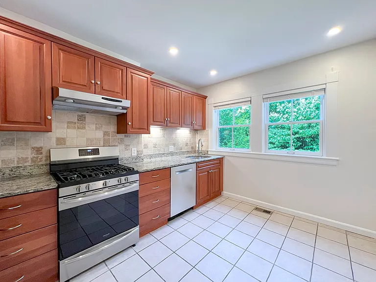 79 Jason St #79 — Photo 36