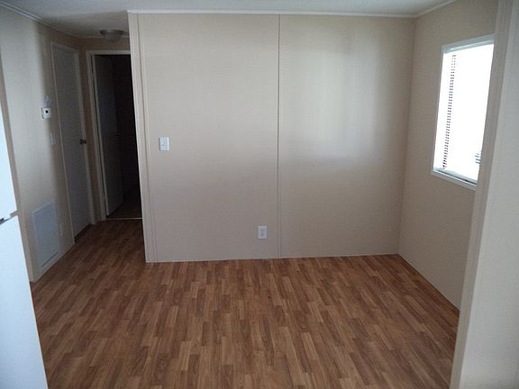 5th image of 170 Congress St