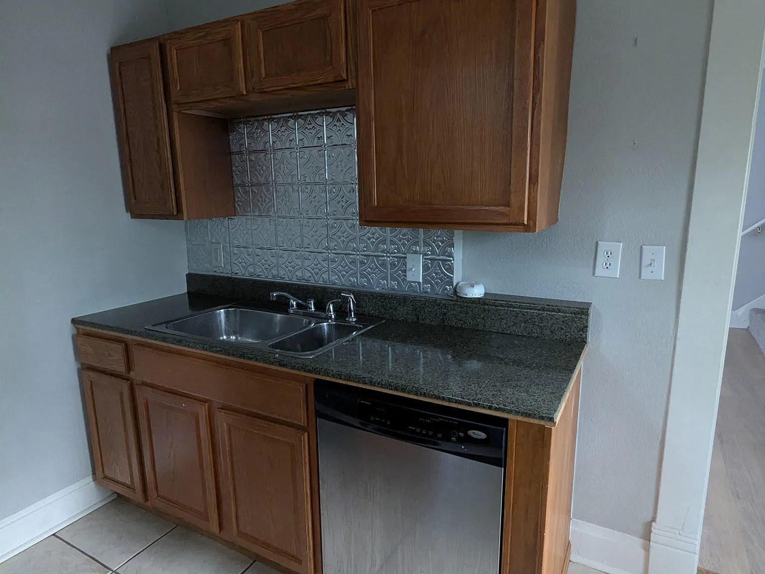 2 bed, 1100 sqft, $1,100 — Photo 3