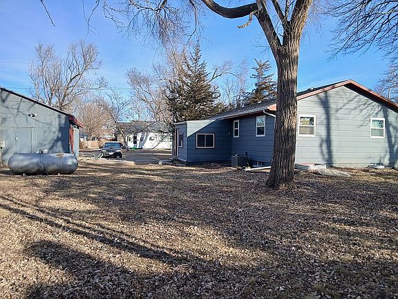 5th image of 302 W 9th St