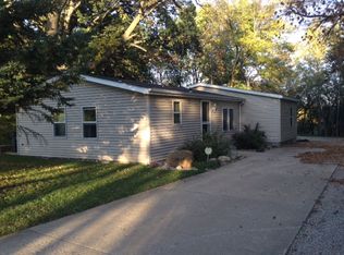 1852 Memorial Dr SE, Cedar Rapids, IA 52403
