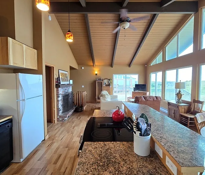 1902 NW Oceania Dr — Photo 8