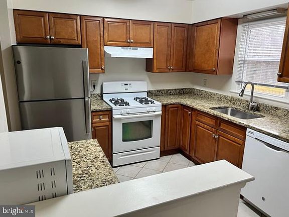 5th image of 3028 Winter Pine Ct