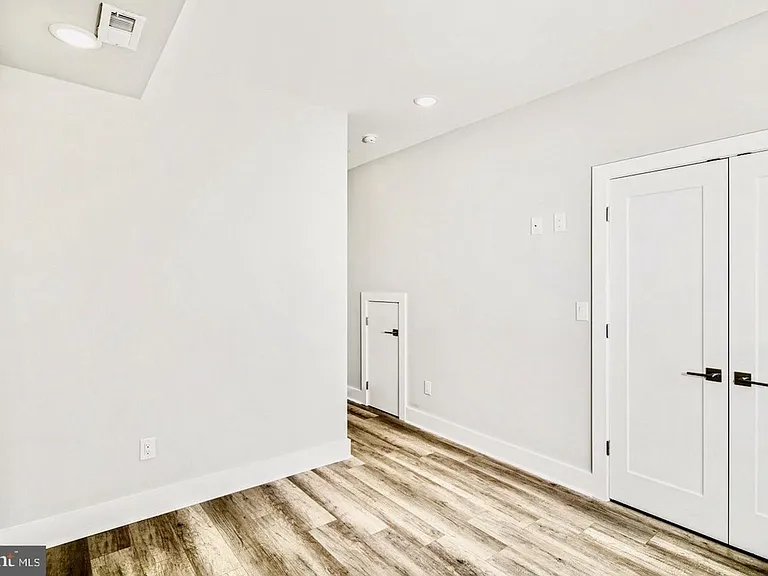 Brand New Luxury Apartments — Photo 12