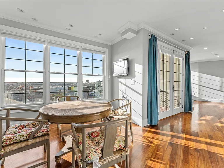 99 D St #PENTHOUSE — Photo 13