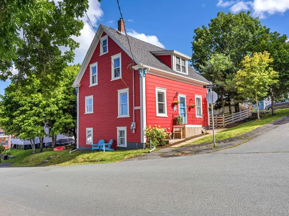 94 King St, Lunenburg, NS B0J 2C0