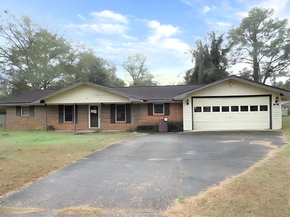 4 Verna Cir, Daleville, AL 36322