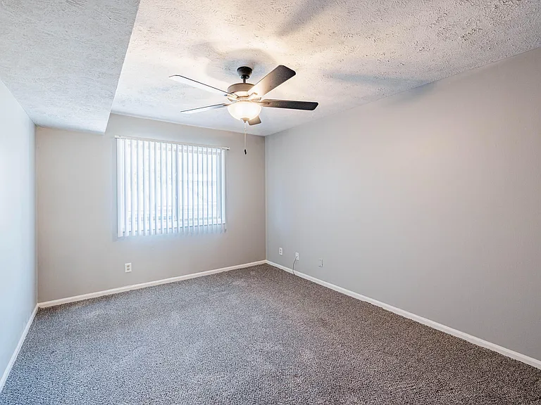 Applewood Pointe Apartments — Photo 30