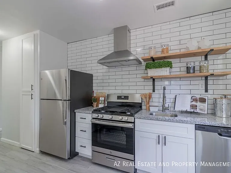1649 E Oak St #9 — Photo 5