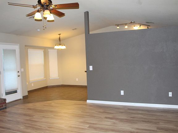 5th image of 408 Baron Dr