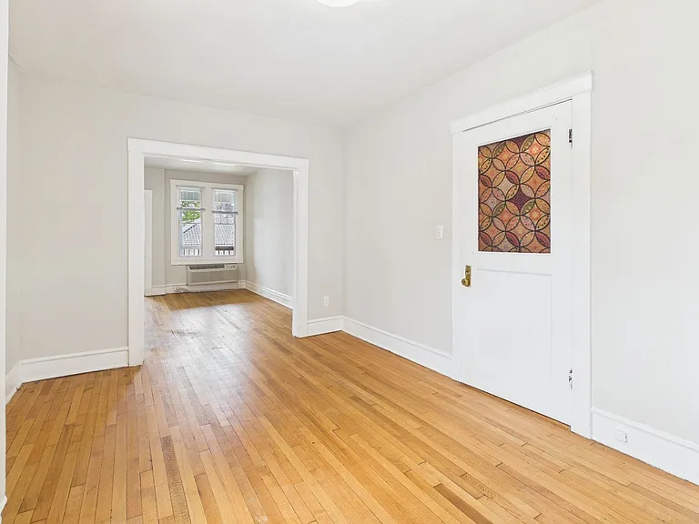 2400 Barton Ave — Photo 25