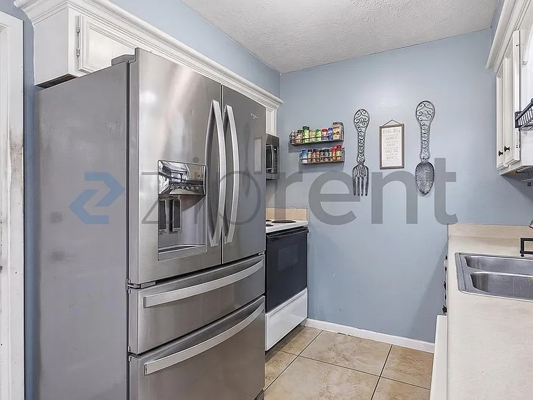 1218 W Donovan St — Photo 10