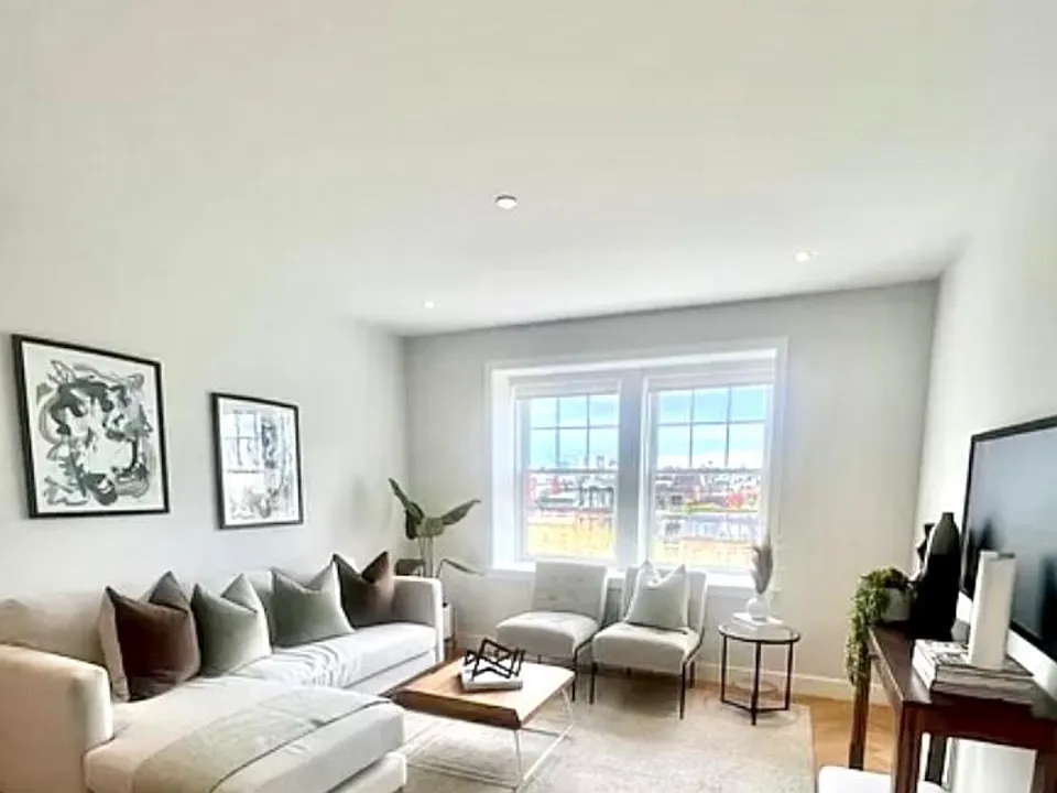 44 Commonwealth Ave