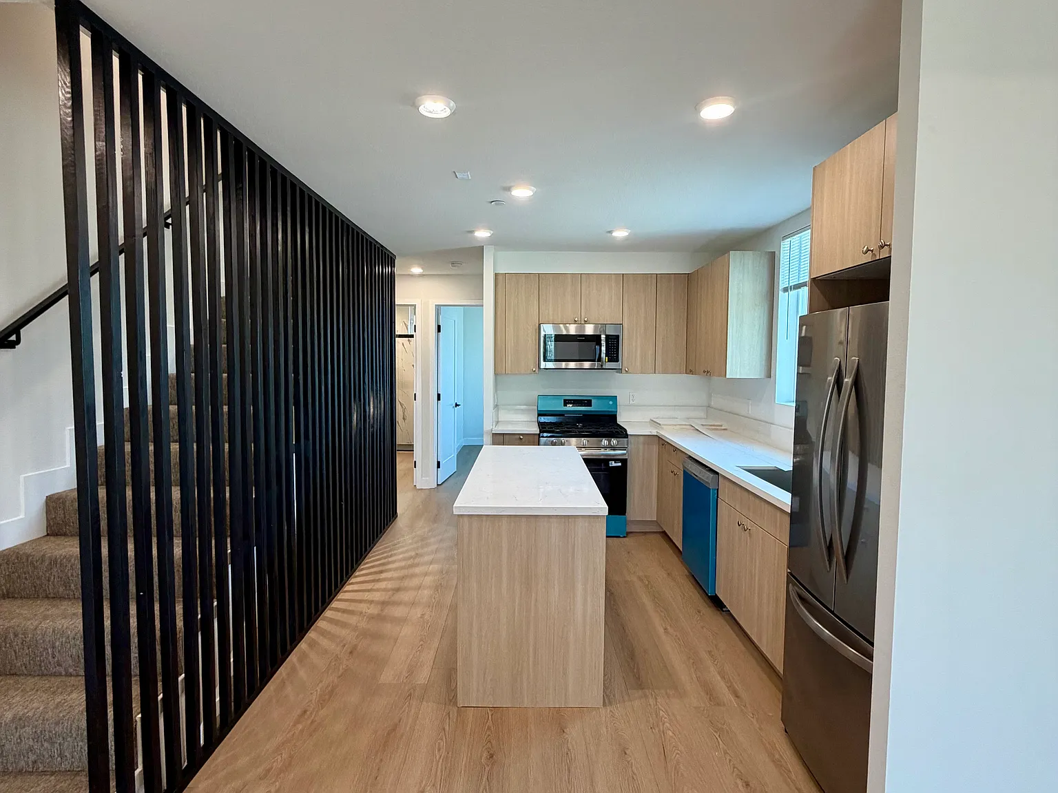3 bed, 1374 sqft, $3,437 — Photo 2
