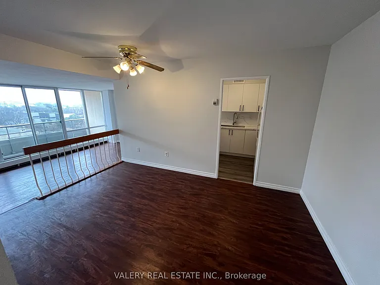 31 Four Winds Dr #708 — Photo 4