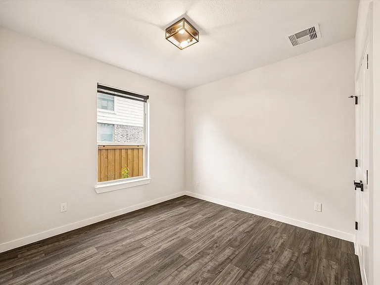 7933 Spring Run Dr — Photo 18