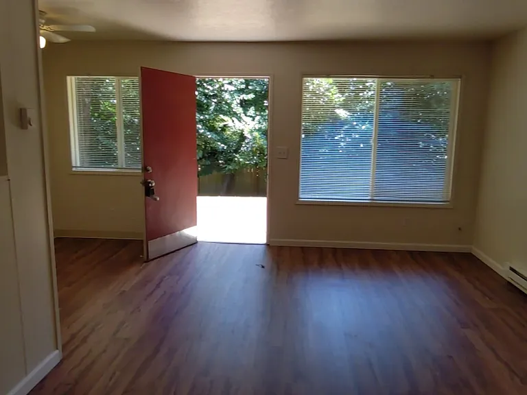 West Slope Apartments — Photo 37