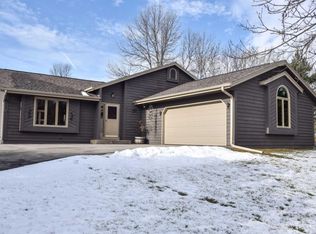 539 Beechwood Dr, Cedarburg, WI 53012