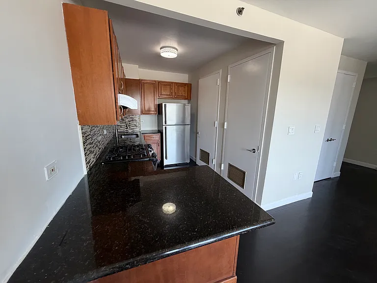61 Village Rd N #4B — Photo 4