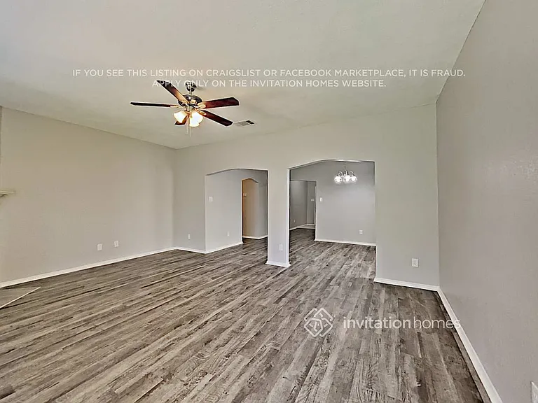 421 Candlestick Trl — Photo 3