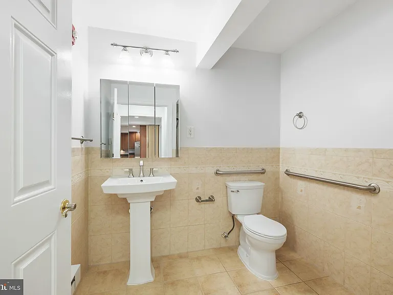 711 Lamberton Dr — Photo 23