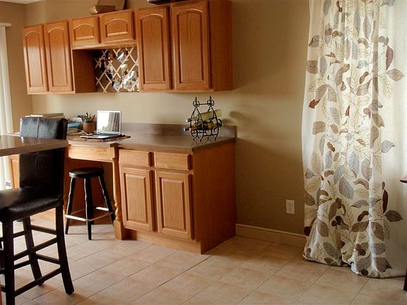 Spacious Work Station