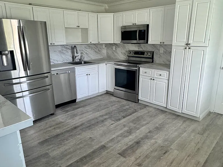8151 SW 7th St — Photo 2